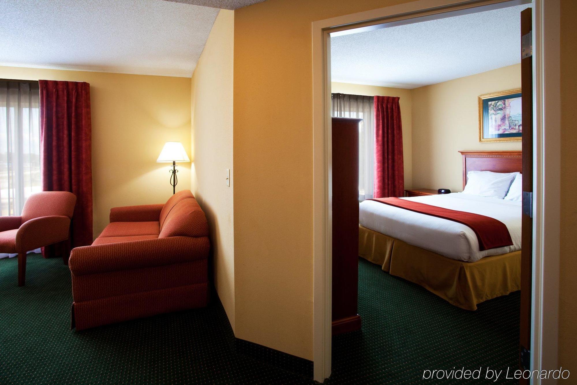 Holiday Inn Express Hotel & Suites Brooksville West, An Ihg Hotel Номер фото