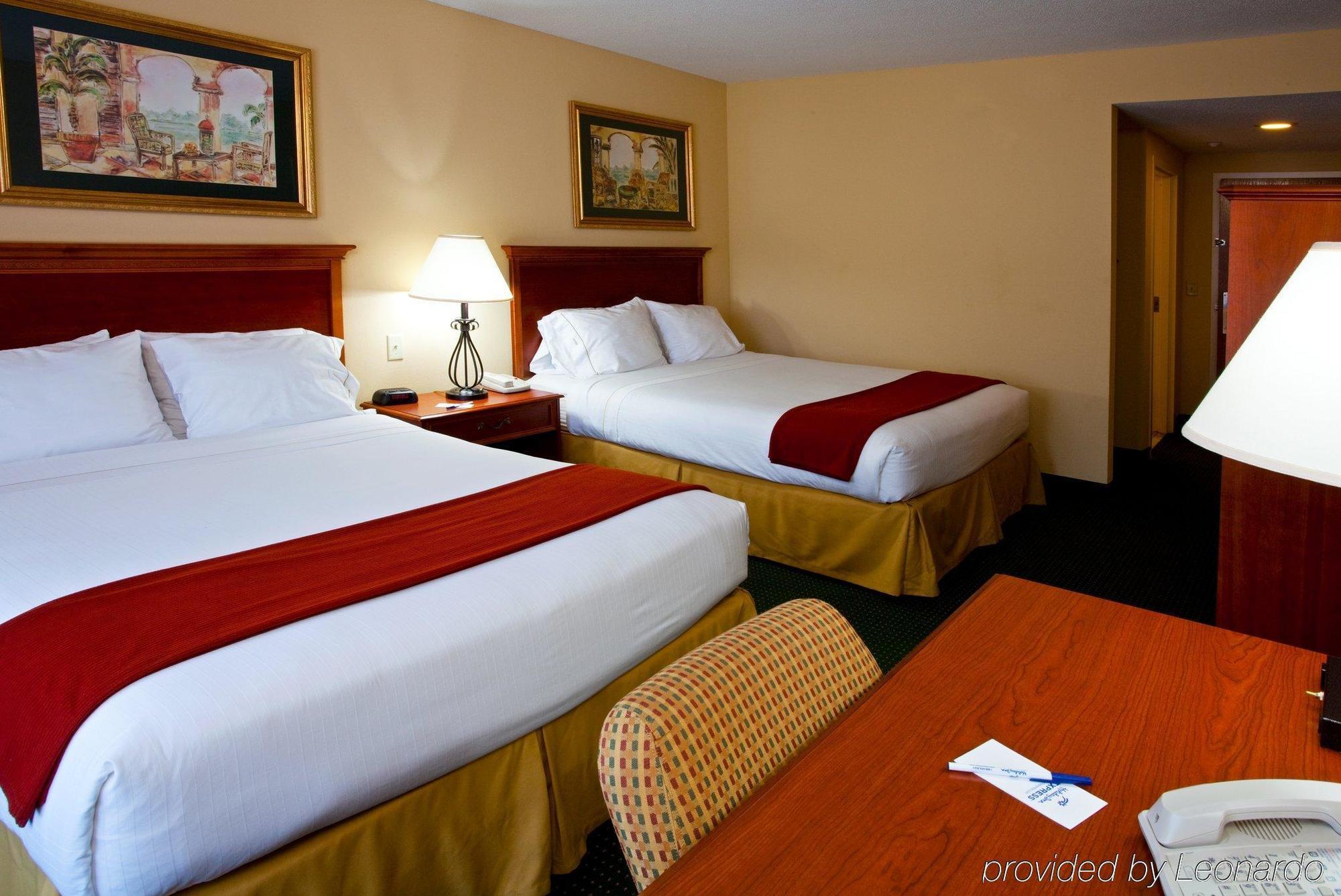 Holiday Inn Express Hotel & Suites Brooksville West, An Ihg Hotel Номер фото