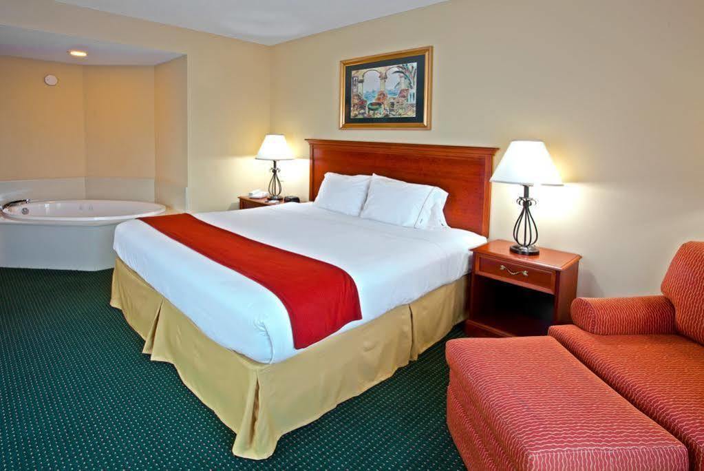 Holiday Inn Express Hotel & Suites Brooksville West, An Ihg Hotel Номер фото